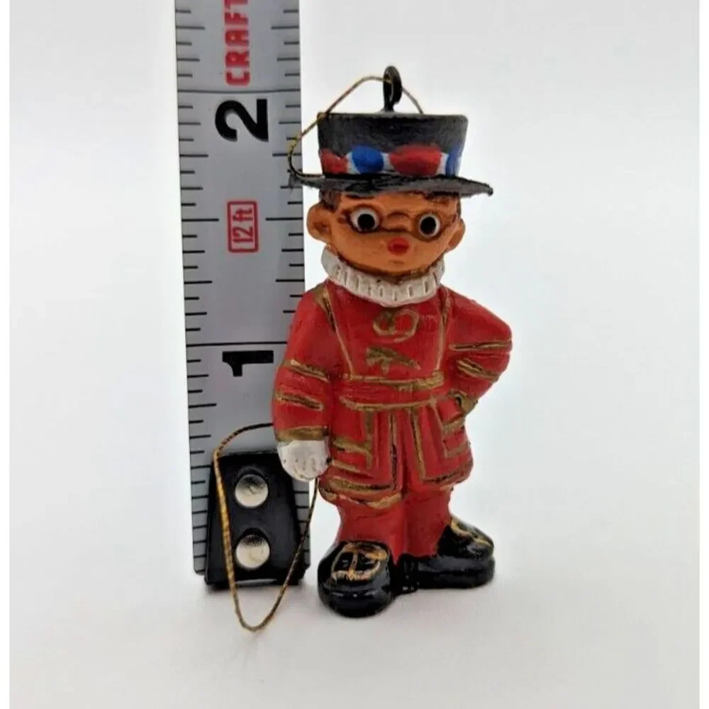 Christmas Ornament Harrods Knightsbridge Hand Painted Beefeater‎ Terracotta 2